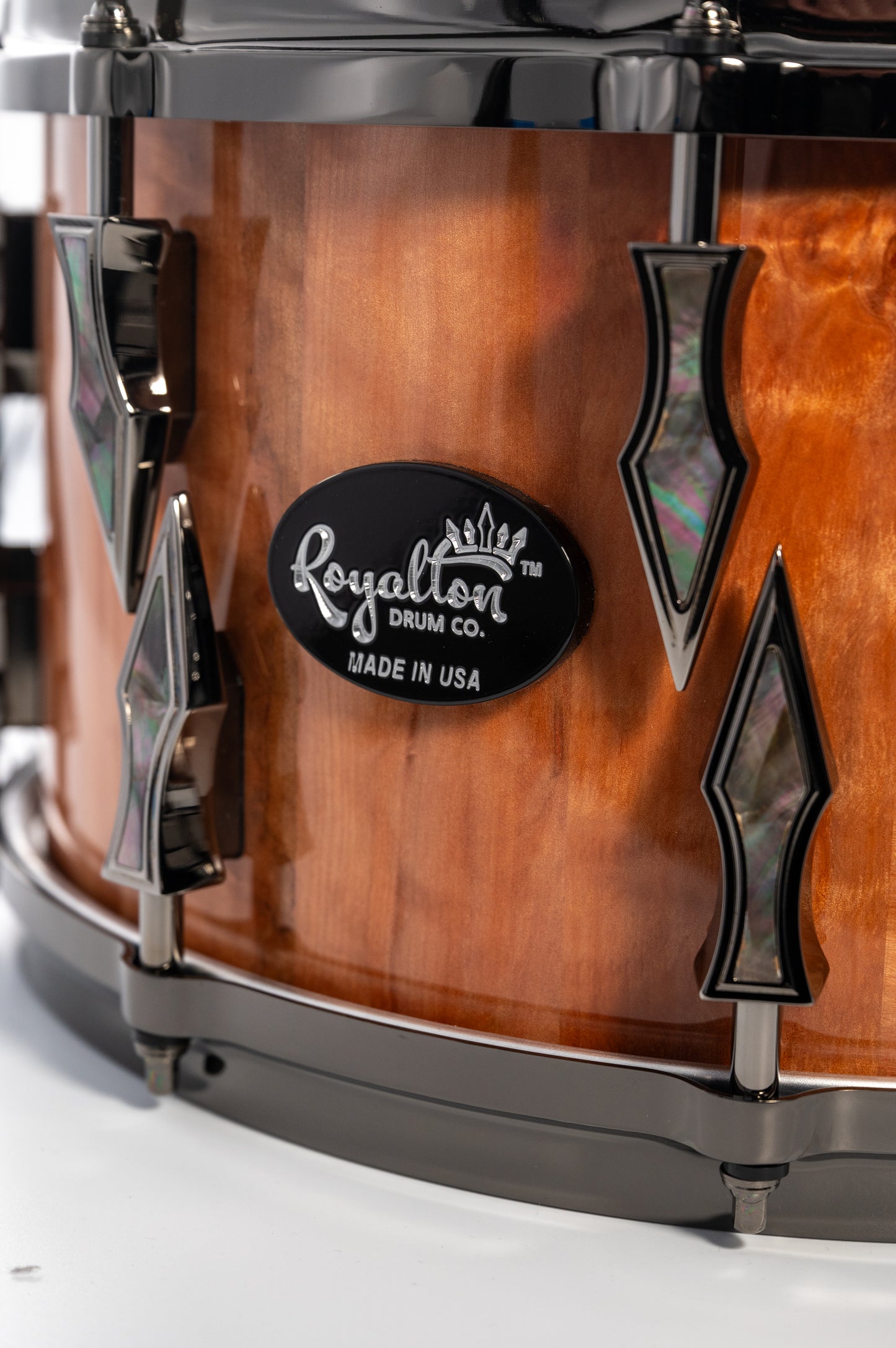 Tasmanian Myrtle 10 Lug Stave Snare Drum 8''x14'' High Gloss Finish with Black Chrome Lugs and Black Lip Pearl Inlays