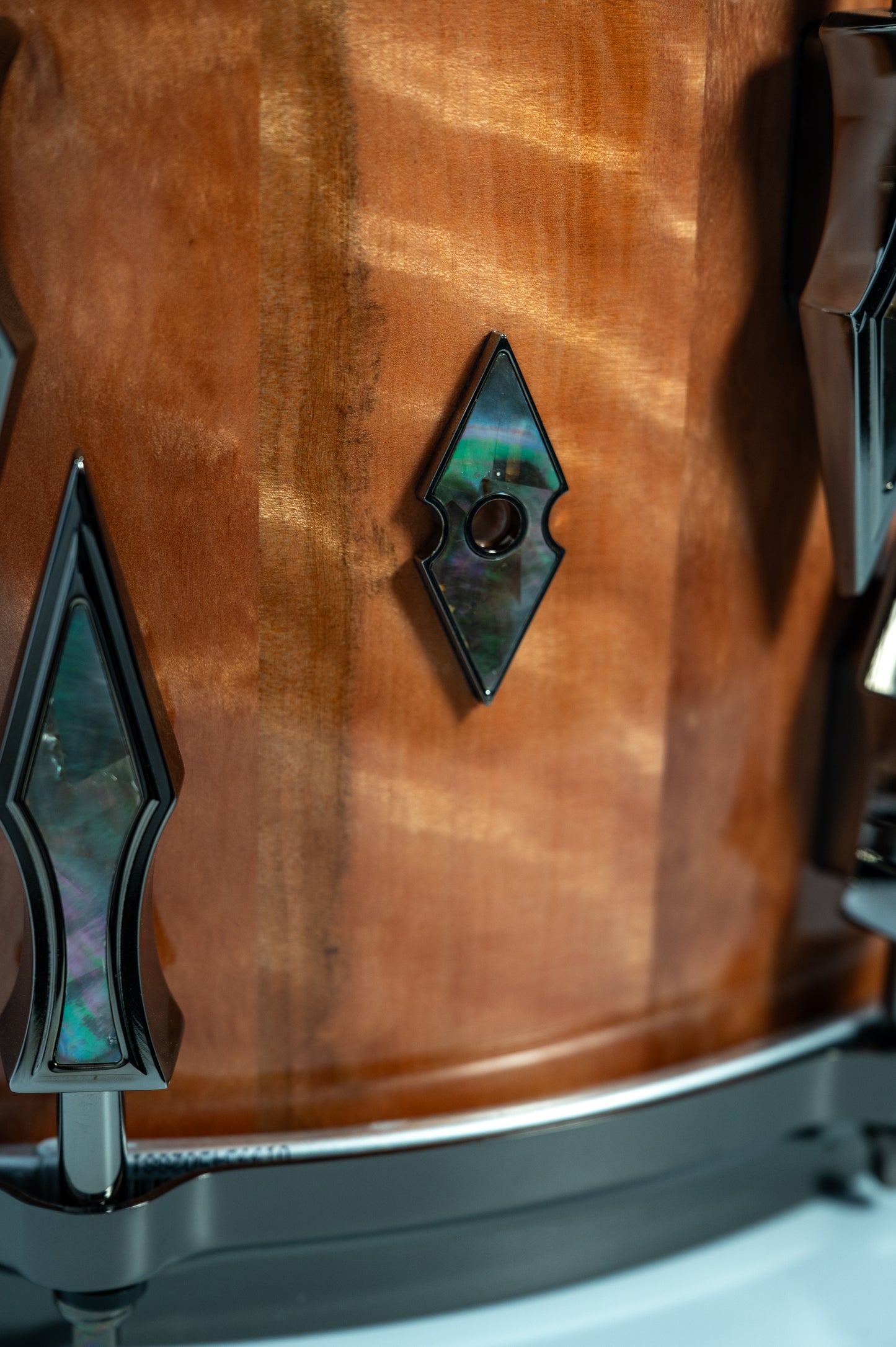 Tasmanian Myrtle 10 Lug Stave Snare Drum 8''x14'' High Gloss Finish with Black Chrome Lugs and Black Lip Pearl Inlays