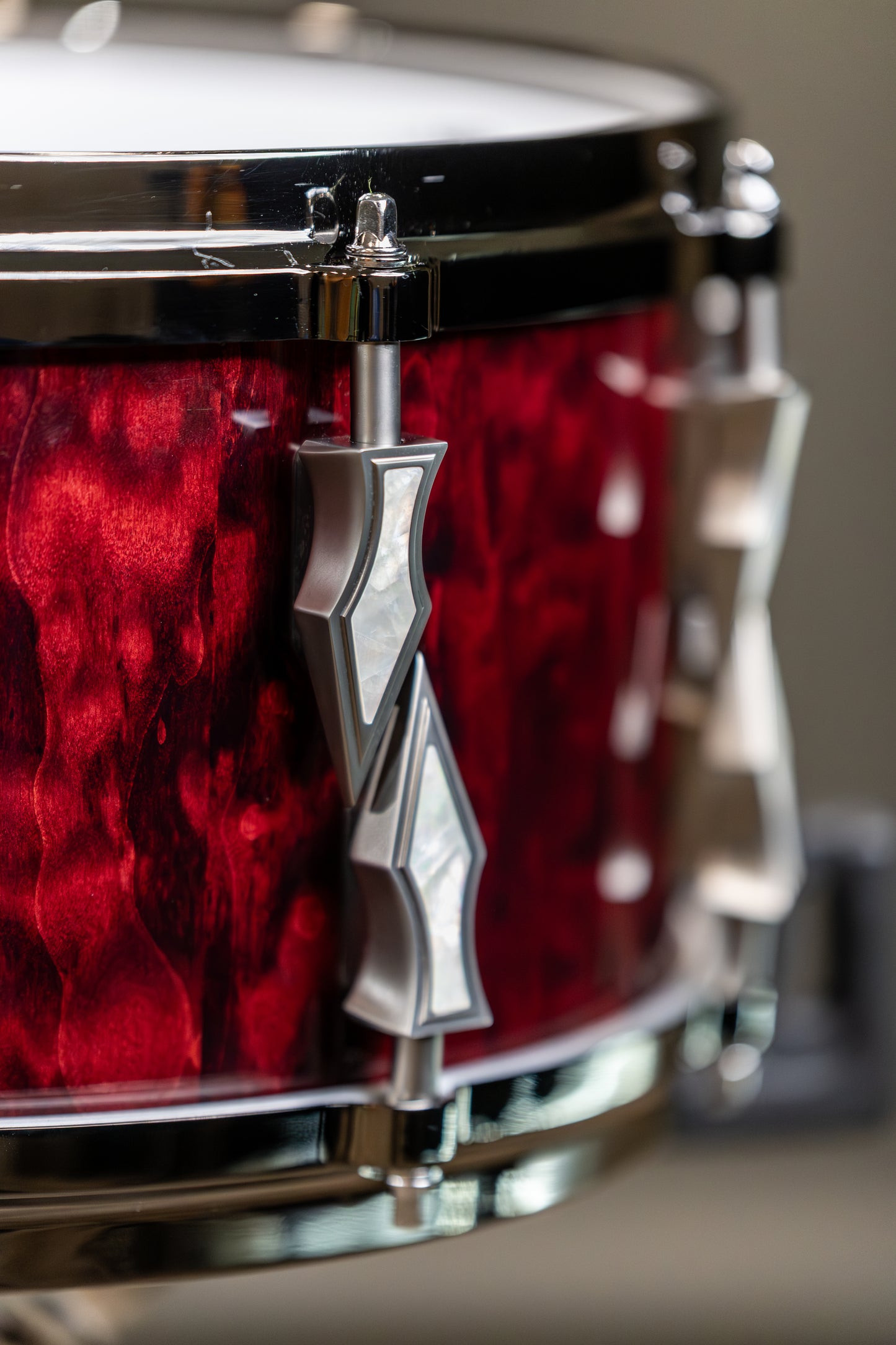 Quilted Maple 10 Lug Stave Snare 6.5"x14" High Gloss Finish with Satin Chrome lugs and Mother of Pearl Inlays