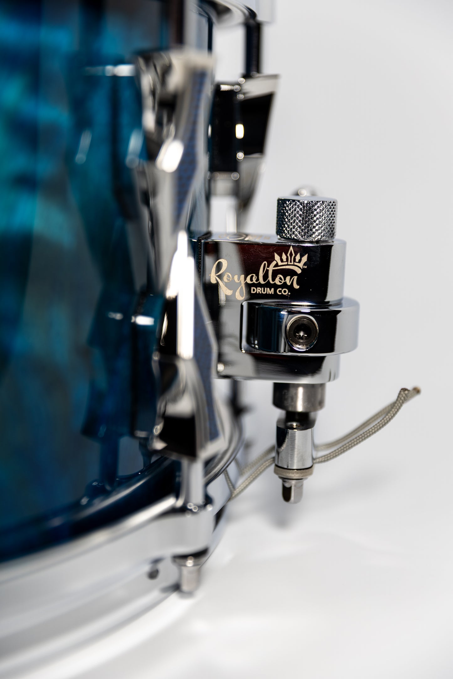 Flame Birch 10 Lug Stave Snare Drum 7"x14" High Gloss Finish With Chrome Hardware and Blue Lightning Strike Carbon Fiber Inlays